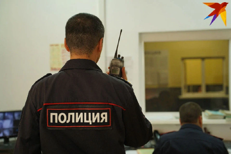 Специалисты проверили припаркованные автомобили.