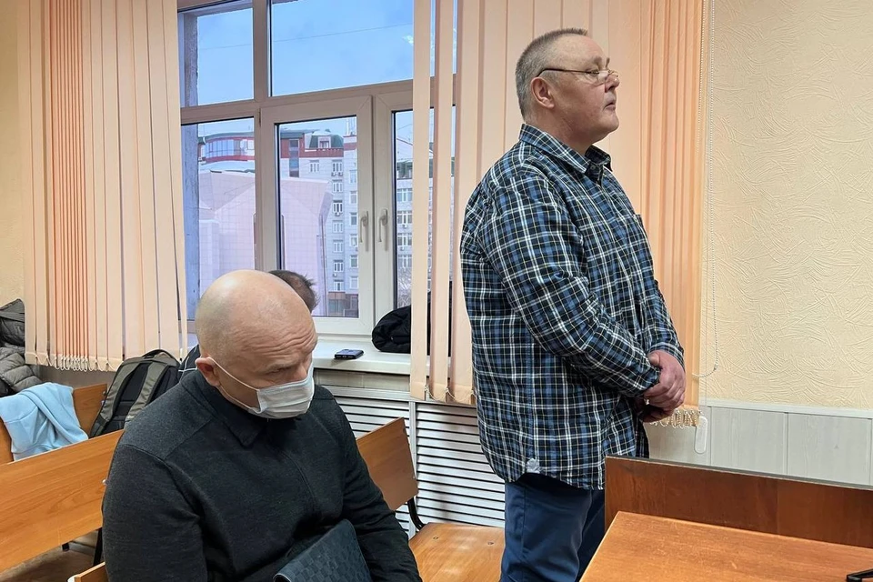 Андрей Турбин (на фото справа) вину признал.