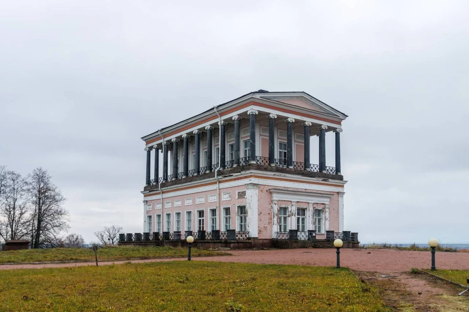 Бельведер в петергофе дворец фото Императорский дворец Бельведер в Петергофе выставили на торги - KP.RU