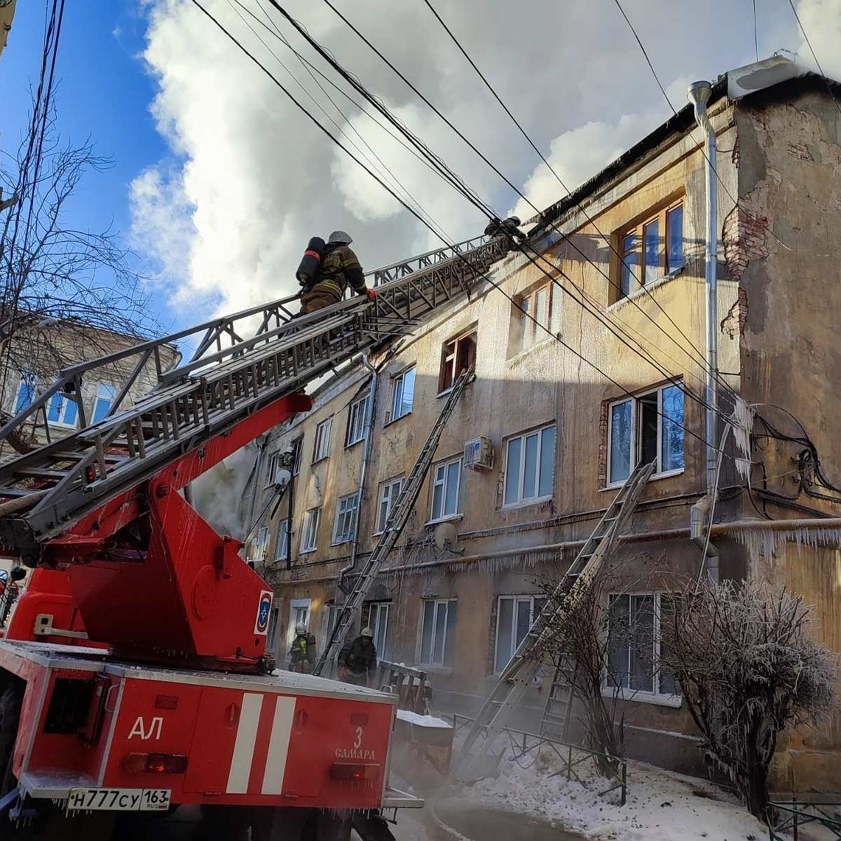 Жильцы дома на ул. Некрасовской в Самаре рассказали о возможной причине  страшного пожара - KP.RU