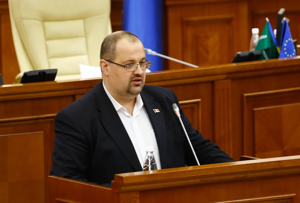Депутат Партии социалистов РМ Андриан Лебединский раскритиковал законопроект ПДС о госпошлинах.