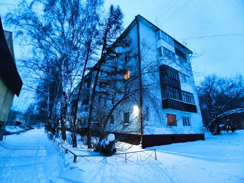 Крыши города очищают от снега и сосулек