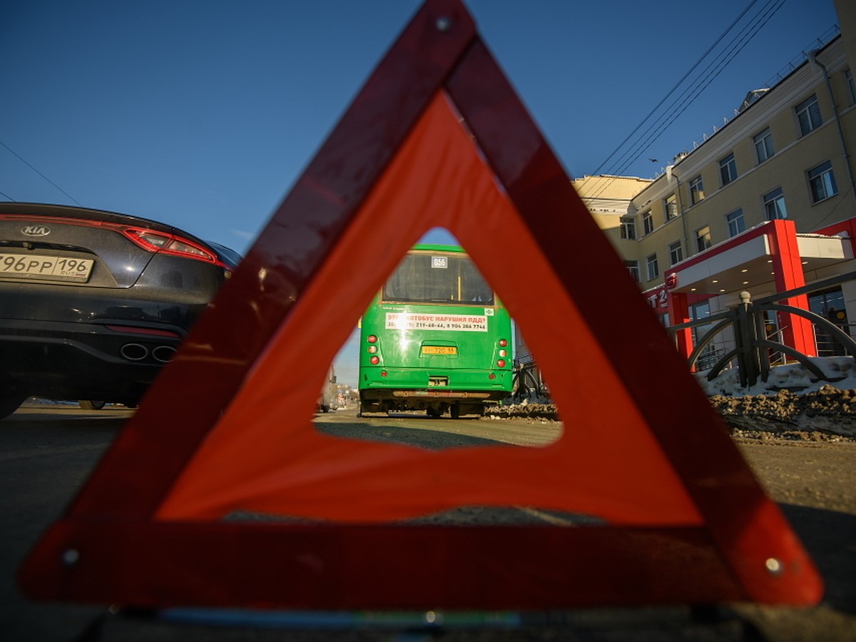 В подмосковном Чехове иномарка въехала в толпу пешеходов после ДТП, есть  жертвы - KP.RU