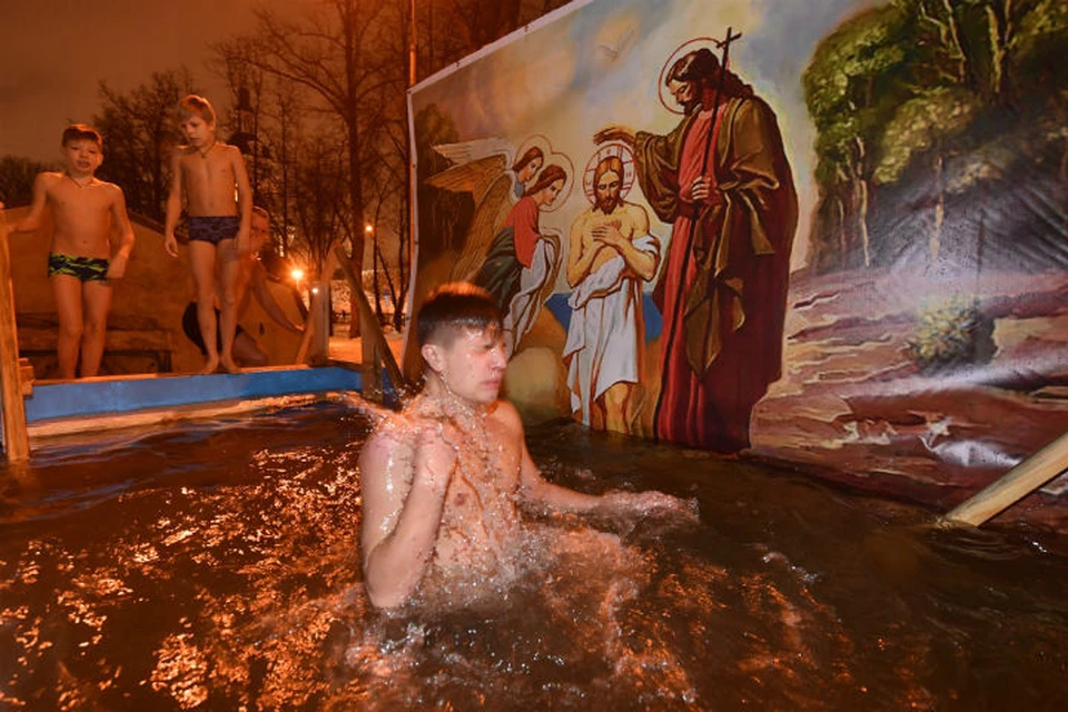 Купание в ледяной воде для многих ярославцев является значимой частью Крещения.