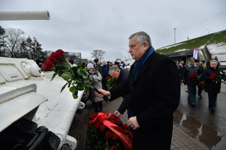 «Невозможно забыть о жертвах и лишениях»: В Ленинградской области почтили память героев, 80 лет назад прорвавших блокаду