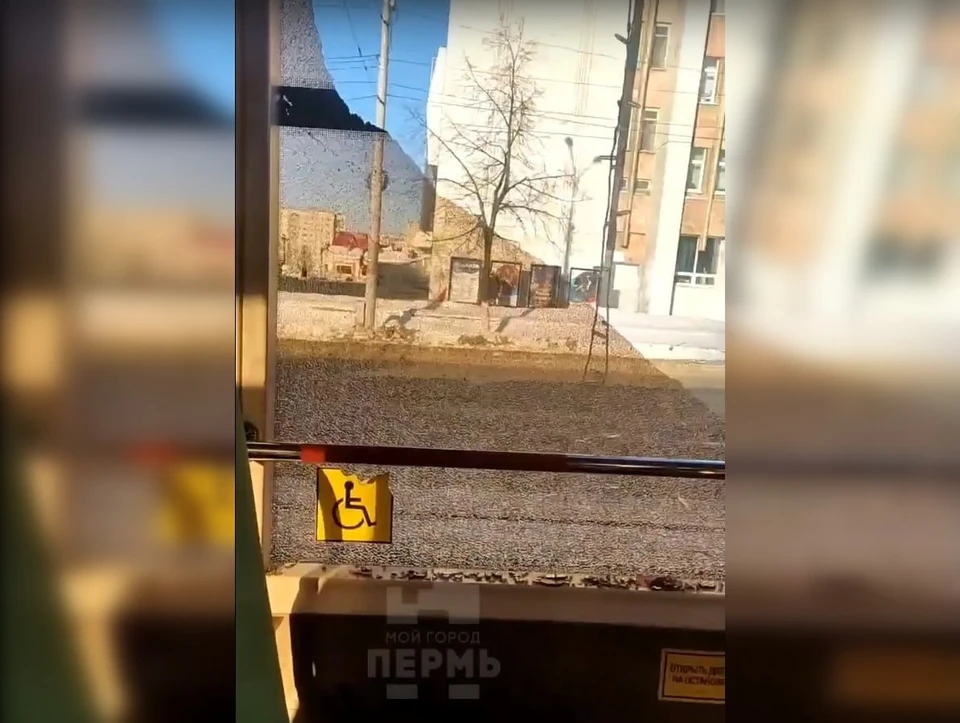 Фото с места ДТП: скрин с видео в паблике Мой грод Пермь.