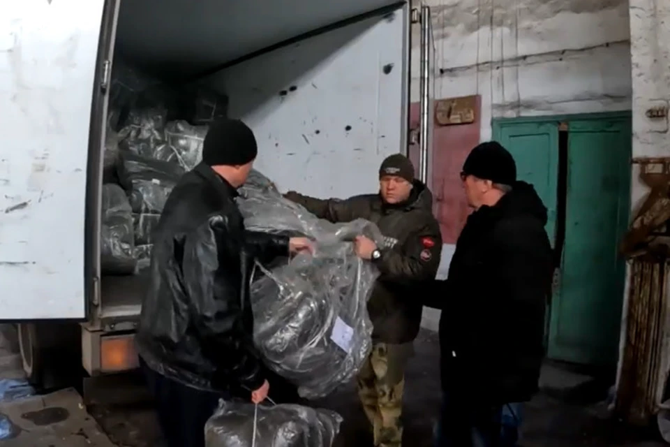 Народный Фронт доставил защитникам Донбасса на передовую зимние вещи и полевые печи. Фото: скриншот с видео УНМ ДНР