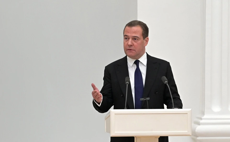 Медведев назвал борьбу с нацистами на Украине и в Европе "новой Отечественной"