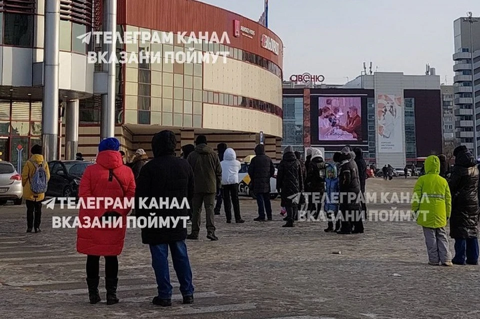 В Казани эвакуировали ТРК «Тандем», на место прибыли …