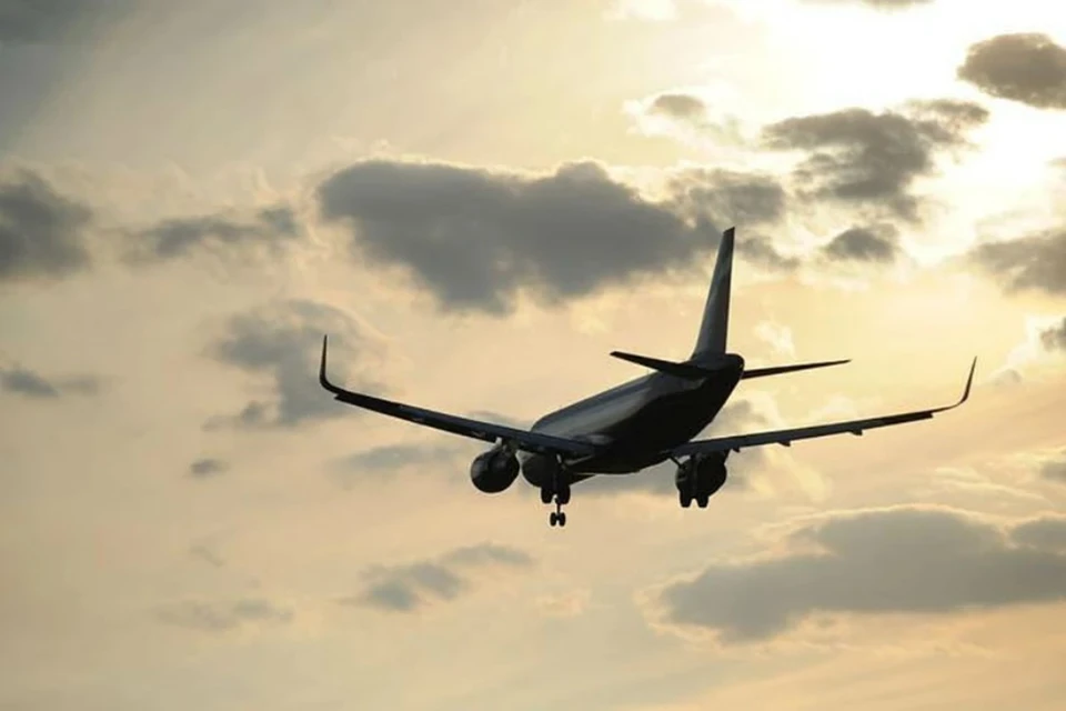 Летевший в Ташкент самолет экстренно вернулся в Иркутск из-за неубранного шасси
