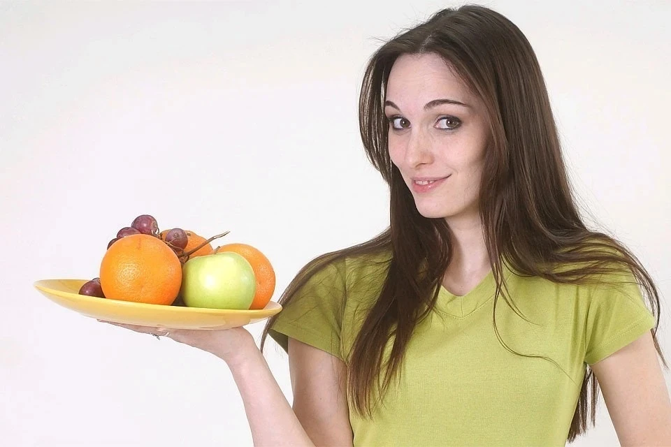 Диетолог назвала фрукты, которые противопоказано хранить вместе