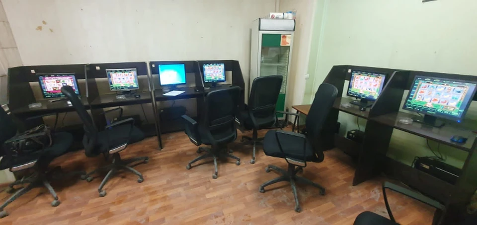 Ржд открыли игровой клуб. Гейм клуб. Ржд открыли игровой клуб. Дизайн компьютерного клуба. Зал с компьютерами.