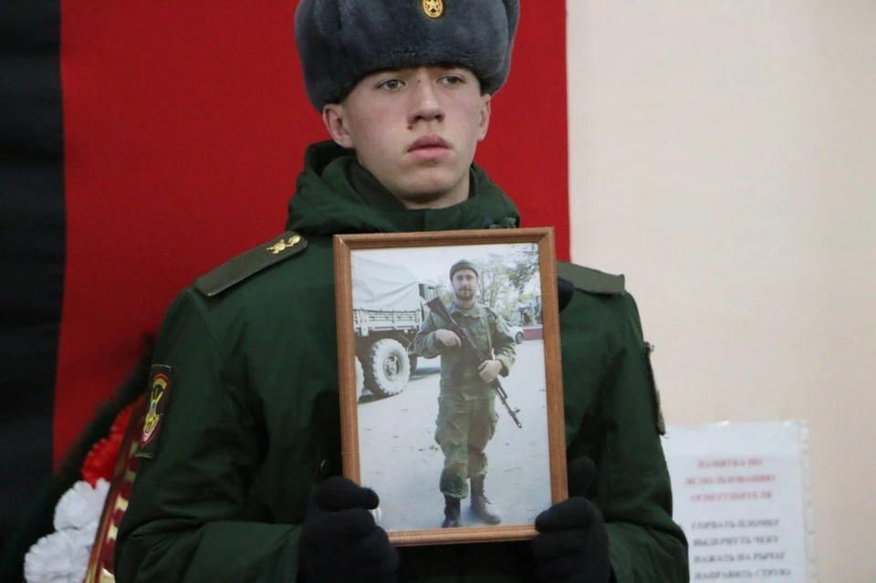 Проводить ефрейтора в последний путь пришли учителя, друзья, родные и близкие