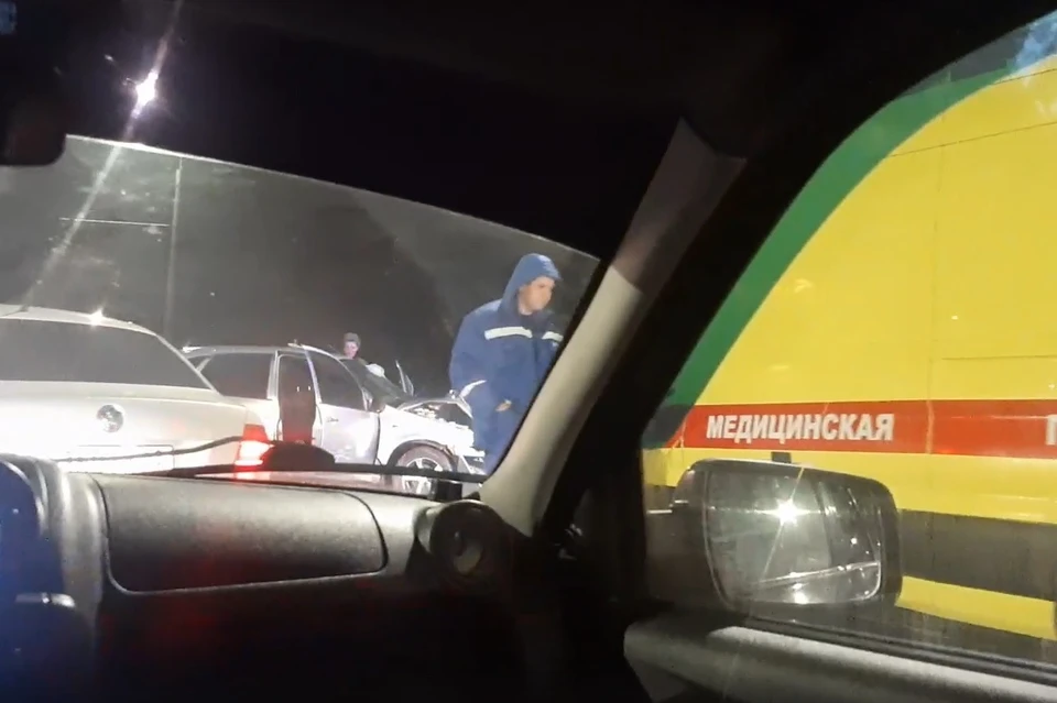 Серьезное ДТП произошло на Московском шоссе в Рязани вечером 28 января 2023 года. Фото: скриншот видео с сайта YA.62.