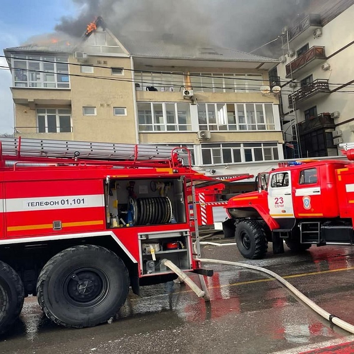 Прокуратура организовала проверку после пожара жилого дома на улице  Защитников Кавказа в Сочи - KP.RU