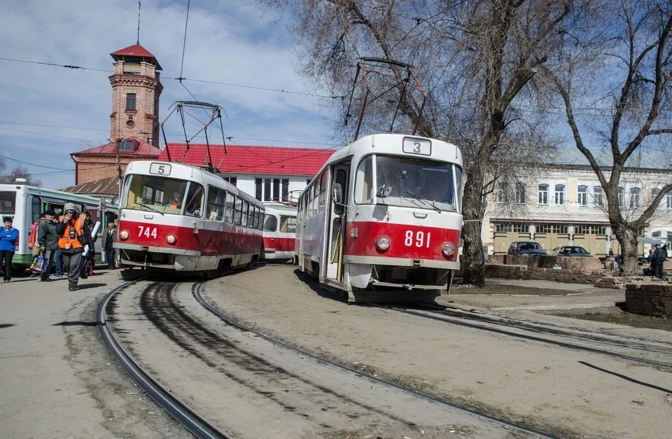 Время транспорта самара. Самарский трамвай Хлебная площадь. Транспорт Самара. Сызрань трамвай. Служебный трамвай в Самаре.