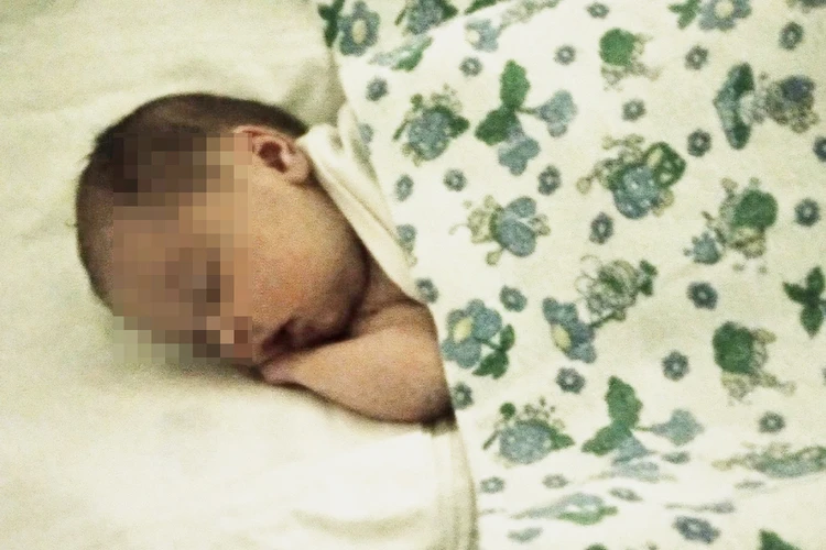 Девятиклассница из Пермского края не может забрать из роддома новорожденную дочь