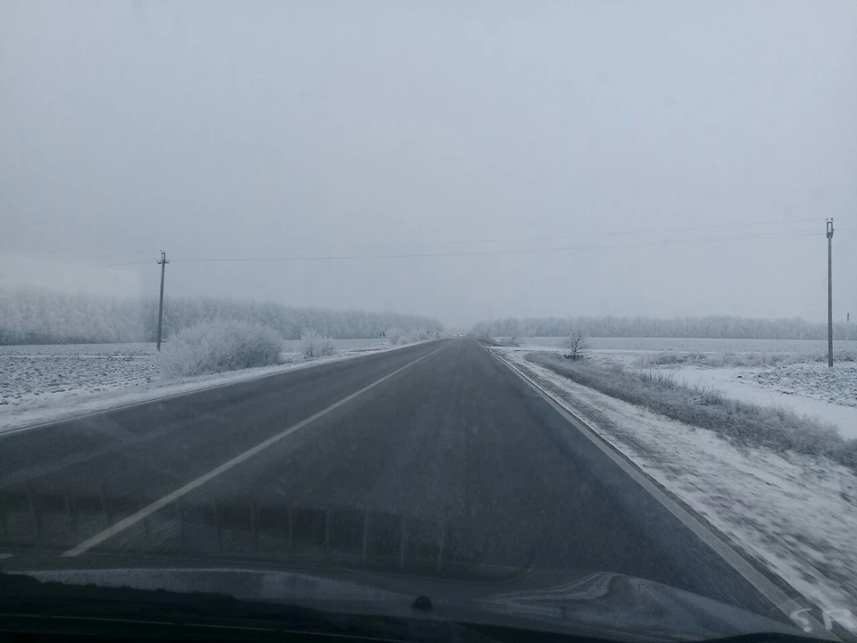 Водителям важно оставаться внимательными при движении в условиях ограниченной видимости.