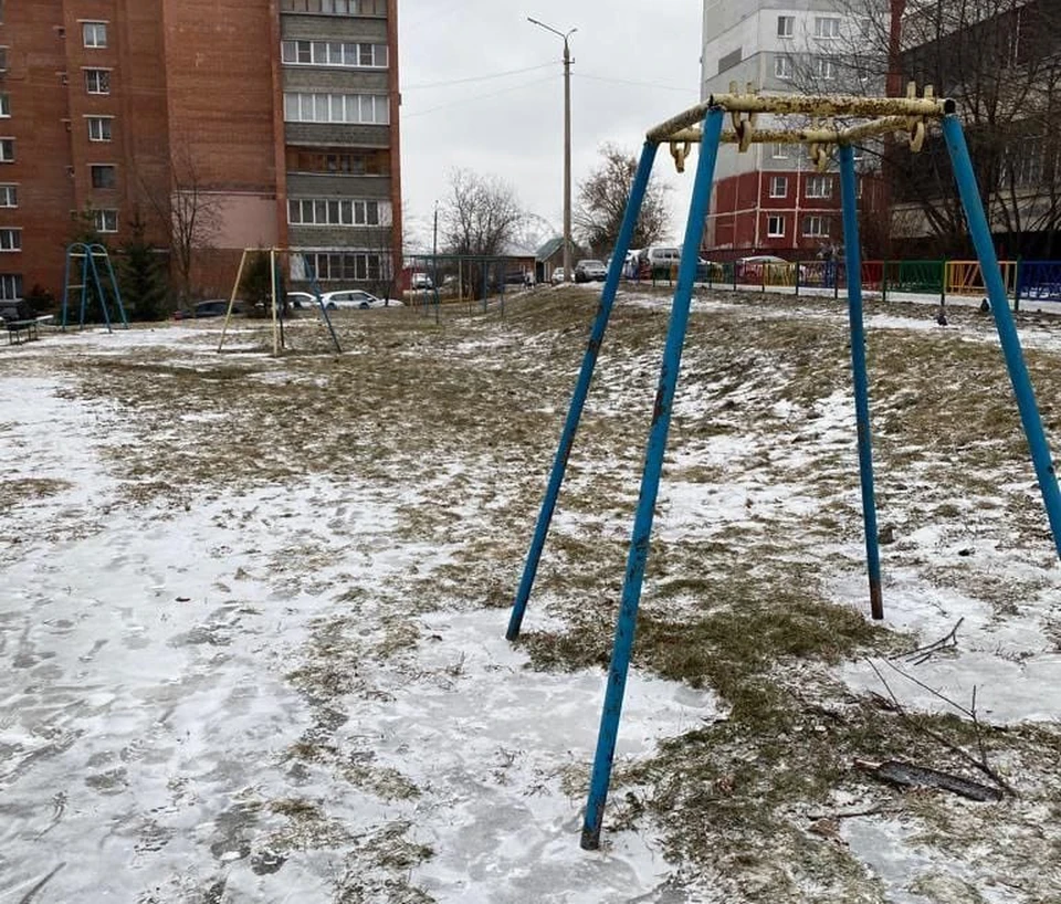 По требованию прокуратуры в Пролетарском округе Тулы демонтирована опасная детская площадка