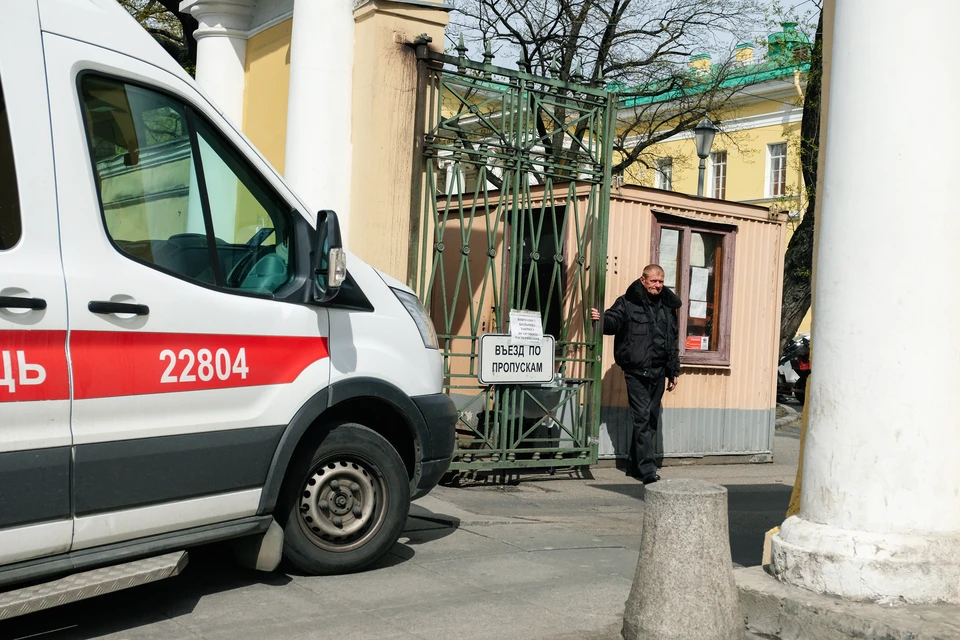 В больницу мужчину привезли на скорой