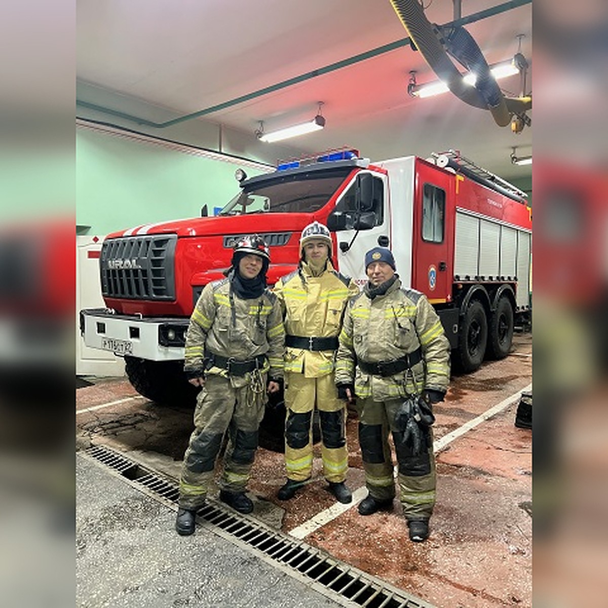 В нужное время в нужном месте: пожарный из Комсомольска-на-Амуре в свой  выходной спас соседку из огня - KP.RU