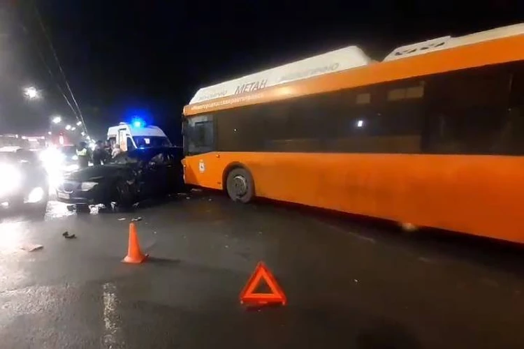 Страшная авария в Нижнем Новгороде: Иномарка протаранила автобус