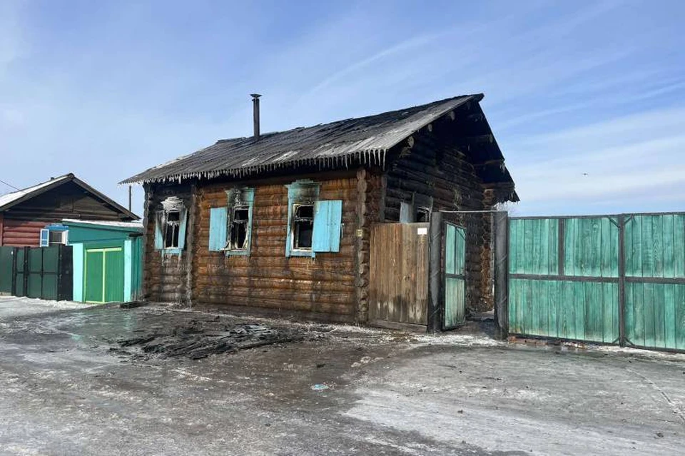 Во время пожара мать девочки была у соседей. Фото: Следственный комитет Российской Федерации