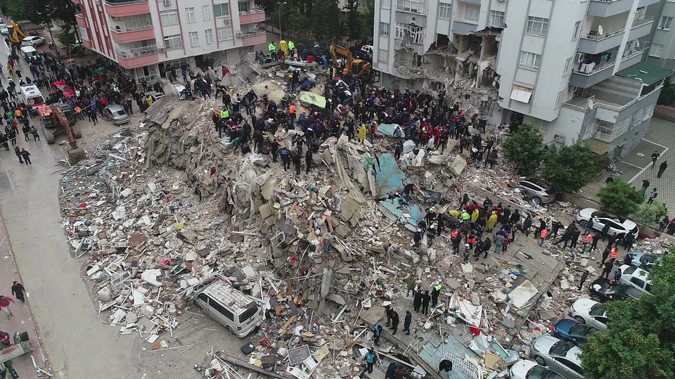 Спасатели МЧС направились в турецкий Хатай вытаскивать из-под завалов семью россиян