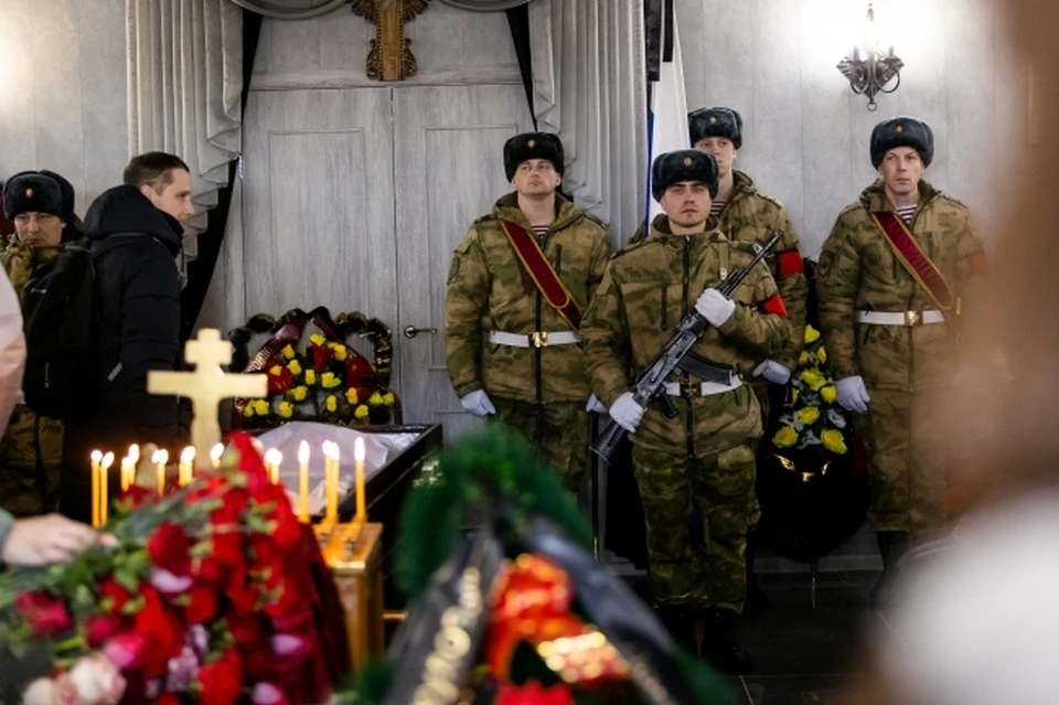 Сколько гибнут на сво. Российский солдат фото.