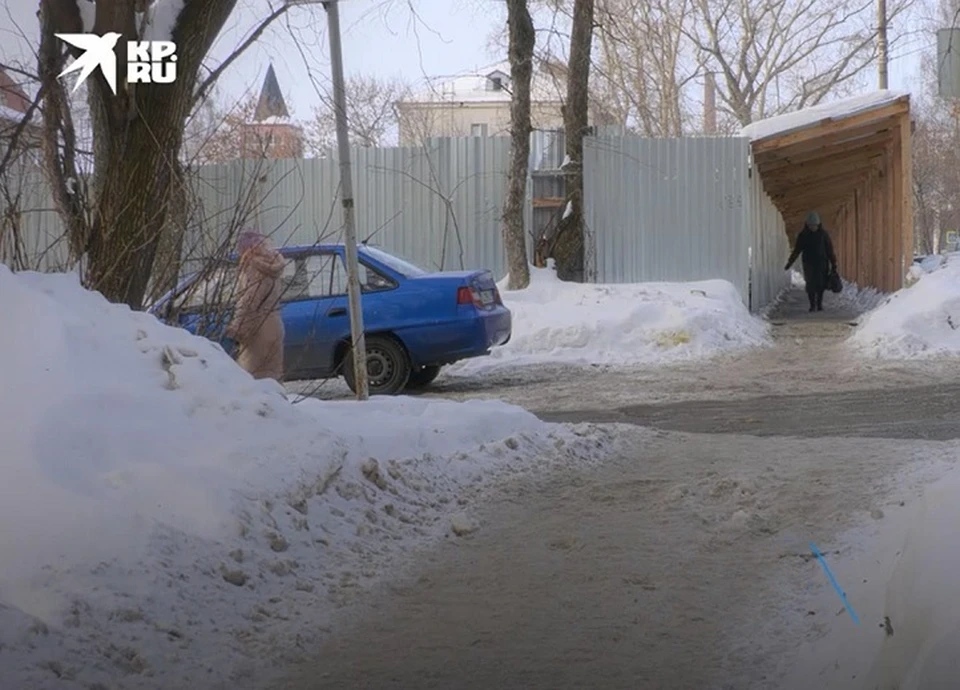 Проверили, как часто горожане падают в скользких местах Ижевска. Фото: скриншот видео