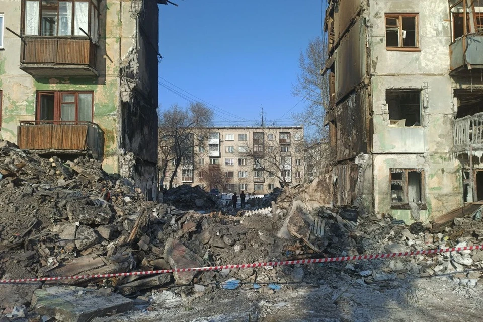 Спасатели доставали из-под завалов на Линейной отдельные части тел.