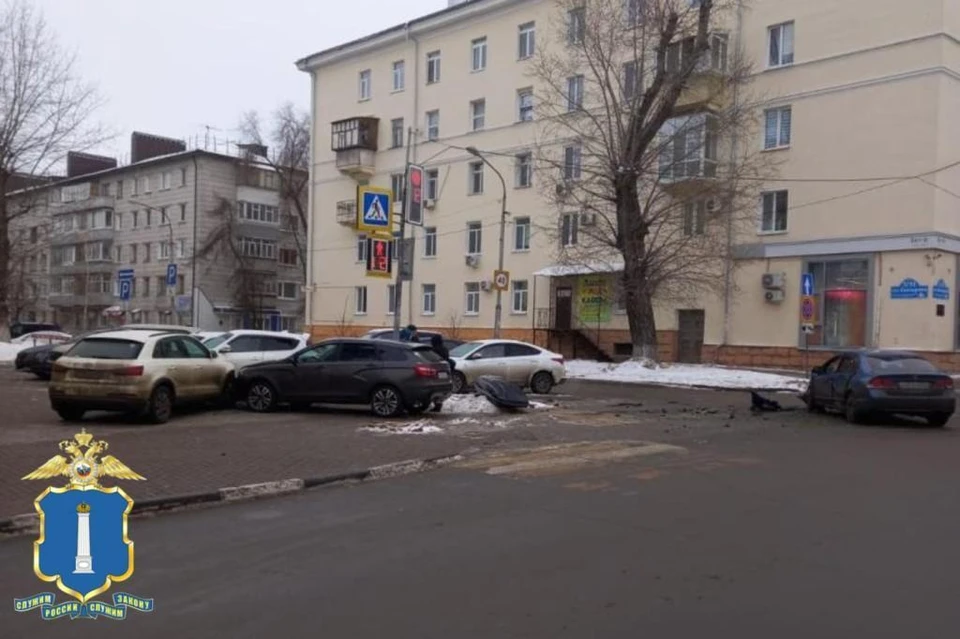 Житель Ульяновска проехал на красный и стал виновником массового ДТП на улице Гончарова