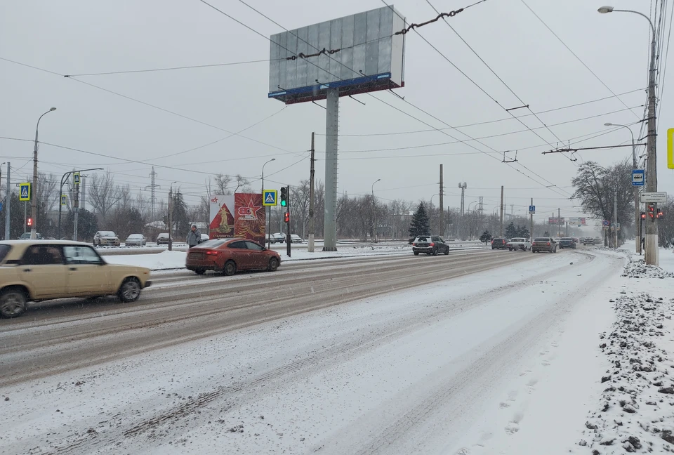 В Волгограде начался снегопад.