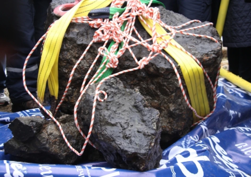Самый большой кусок метеорита достали из озера Чебаркуль.