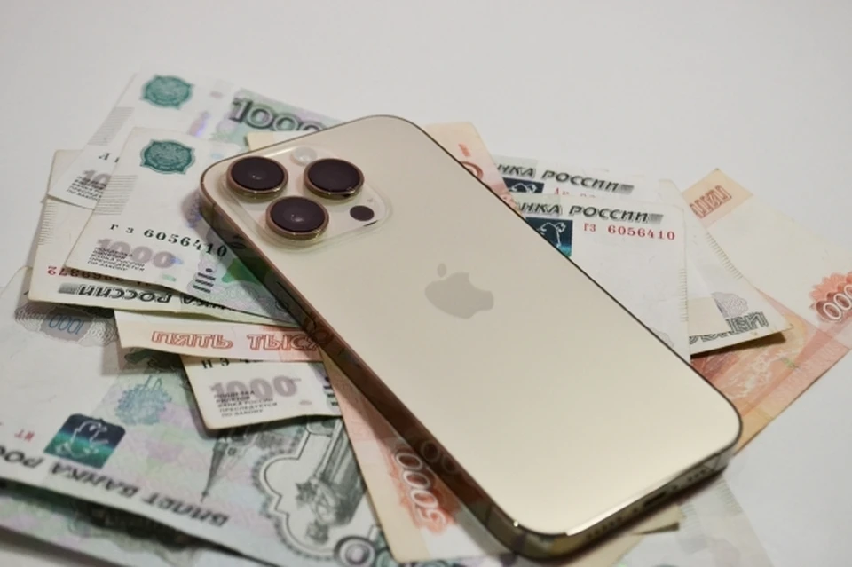 При перспективе расстаться с модным гаджетом, оба безработных отца моментально нашли деньги, чтобы оплатить долг перед детьми.