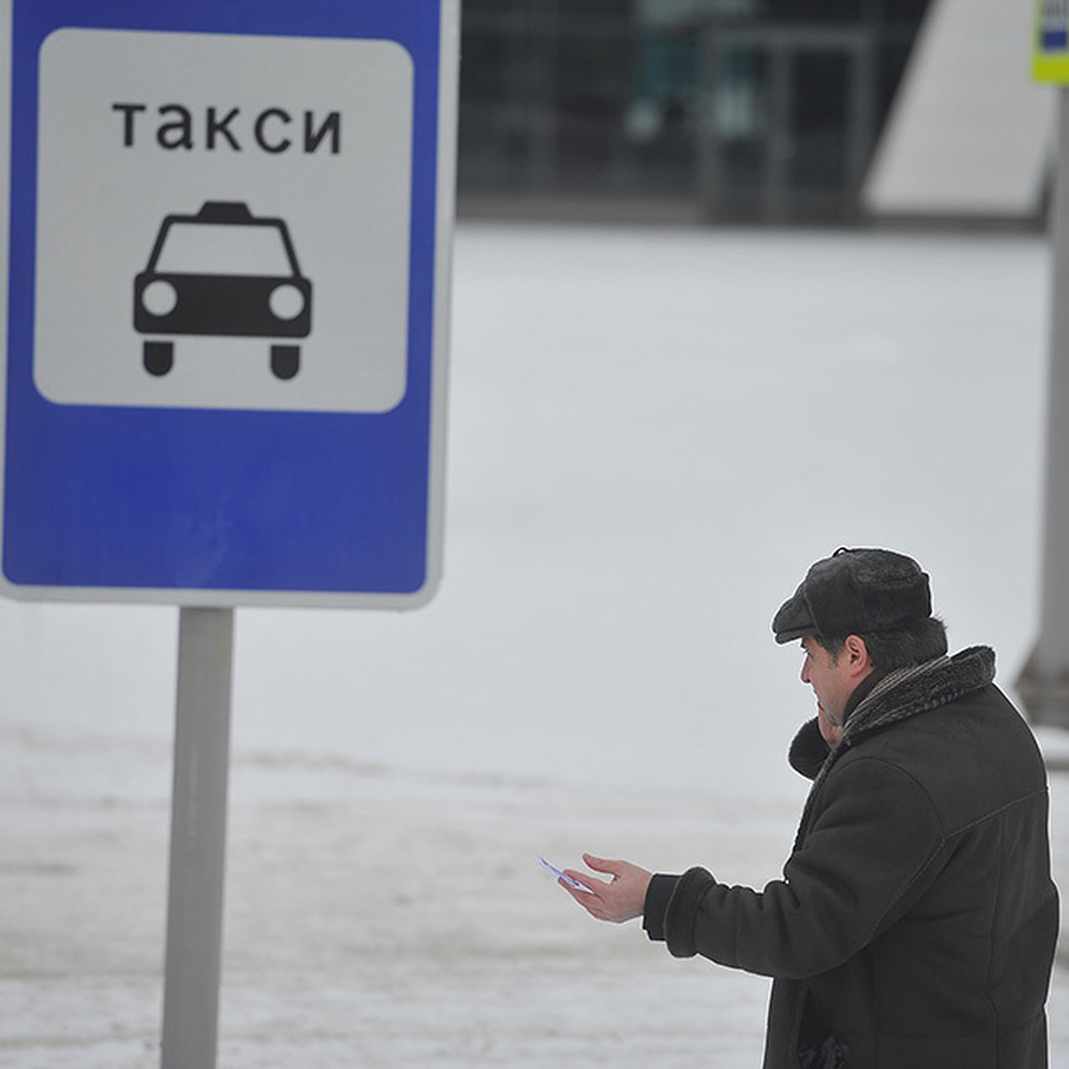 Как-то в компании сказали, что я лучший водитель месяца». Таксист впечатлил  владивостокцев баром внутри салона - KP.RU