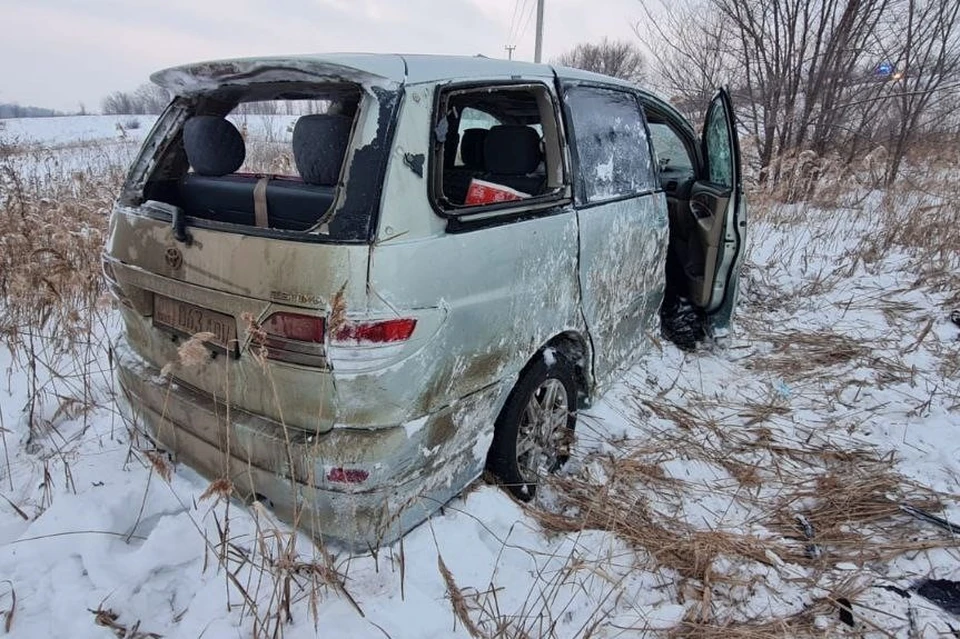В Самарской области иномарка улетела в кювет и перевернулась. Фото: ГУ МЧС России по Самарской области