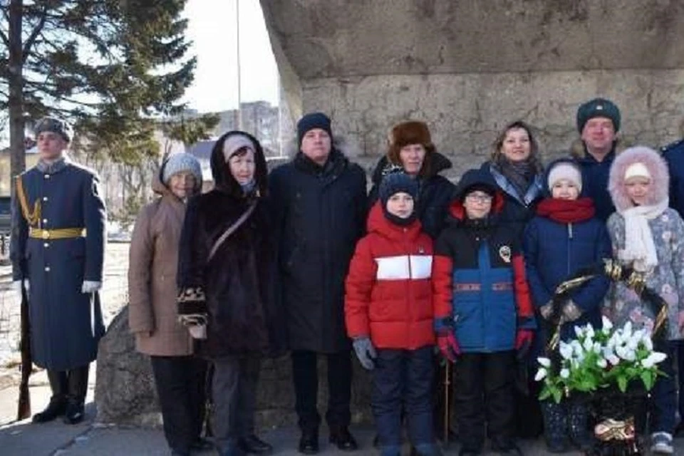 Хабаровчане возложили цветы к мемориалу «Танк» в преддверии Дня защитника Отечества