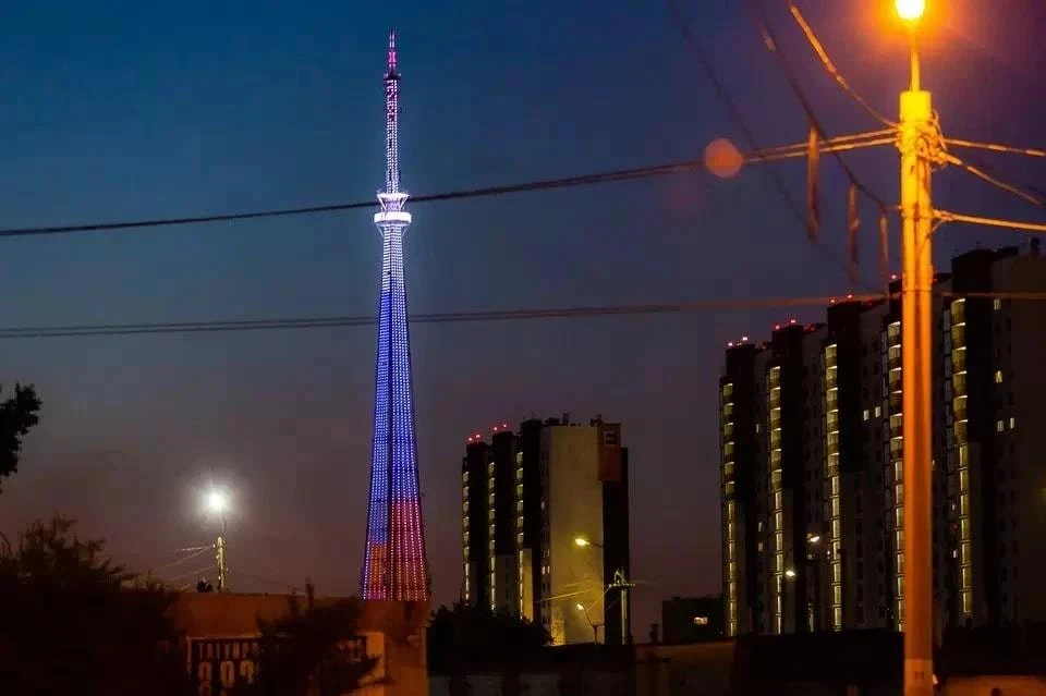 Из башни сделают очень большую поздравительную открытку