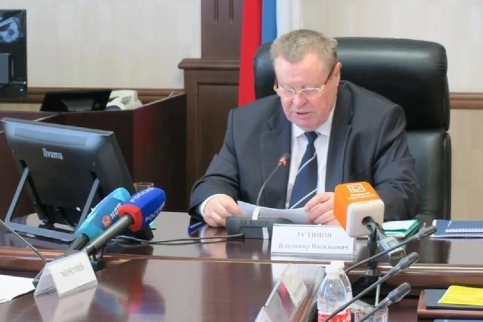 Владимир Устинов поздравил российских военнослужащих. Фото: пресс-служба ЮФО.