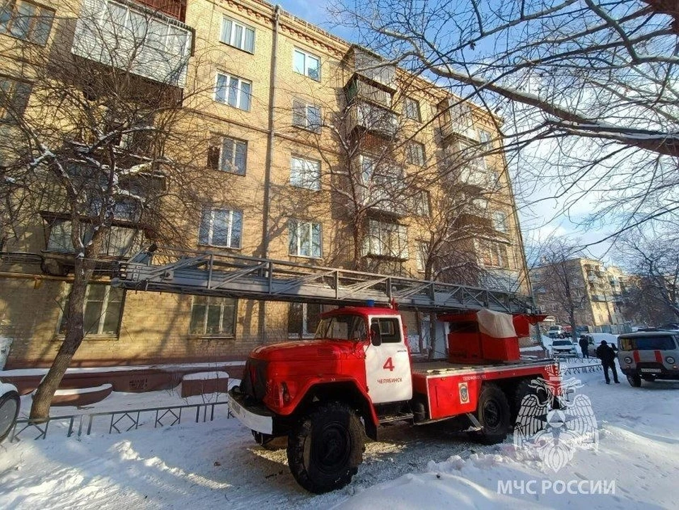 Строительные конструкции не пострадали, в квартире выбило окна. Фото: ГУ МЧС по Челябинской области
