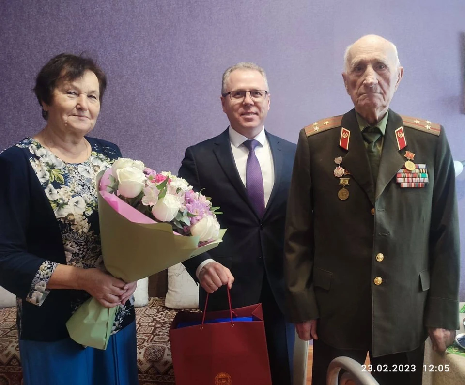 Павла Чернышева поздравил замгубернатора Алексей Фартыгин.