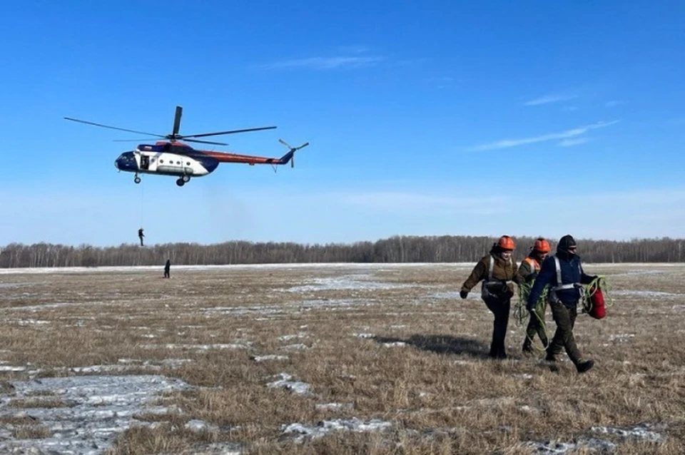 Лесные пожарные прошли тренировку по десантированию без парашютов в Хабаровском крае Фото: минлесхоз Хабаровского края