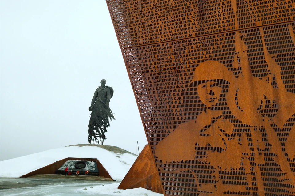 Мемориал близ города воинской славы посвящен памяти советских солдат, сражавшихся и погибавших за Родину в годы Великой Отечественной войны