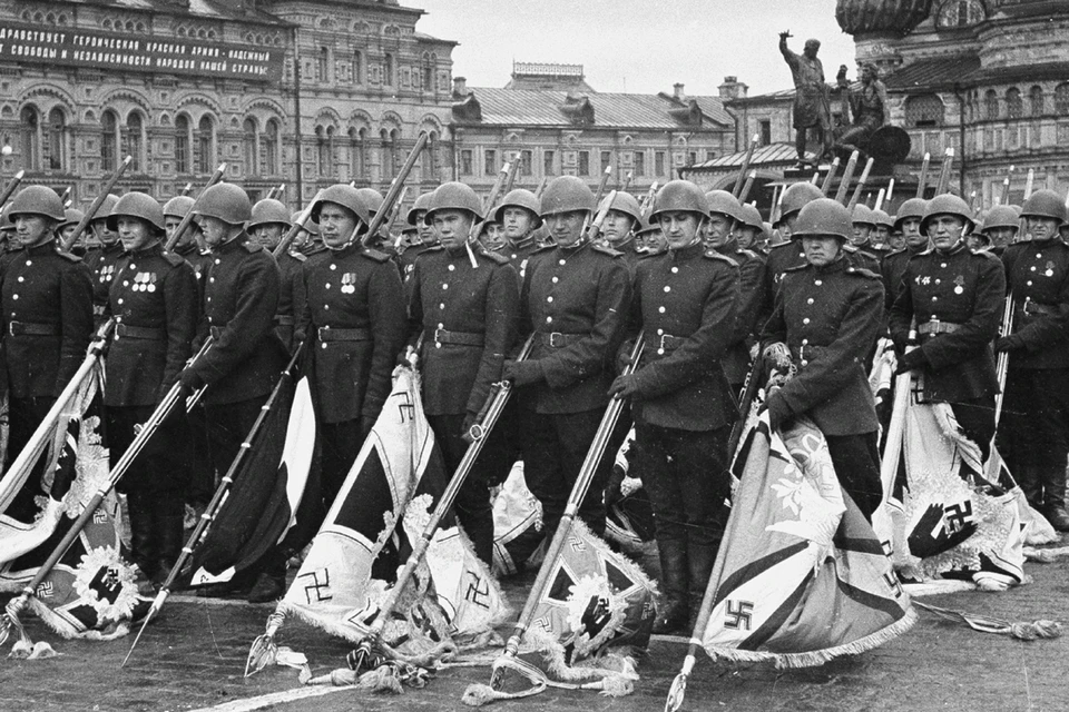 На кадрах фотохроники запечатлены подлинные освободители Европы, которые спасли ее от нацизма