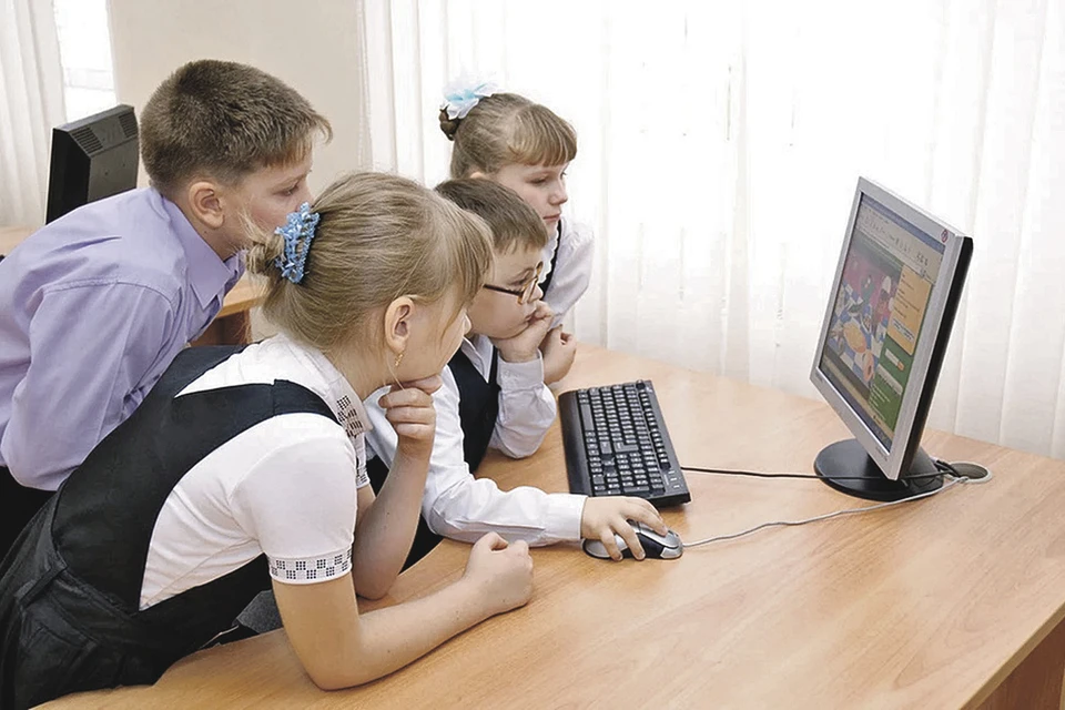 В школы региона привезли компьютеры и новое оборудование. Фото: minobrnauki.gov.ru