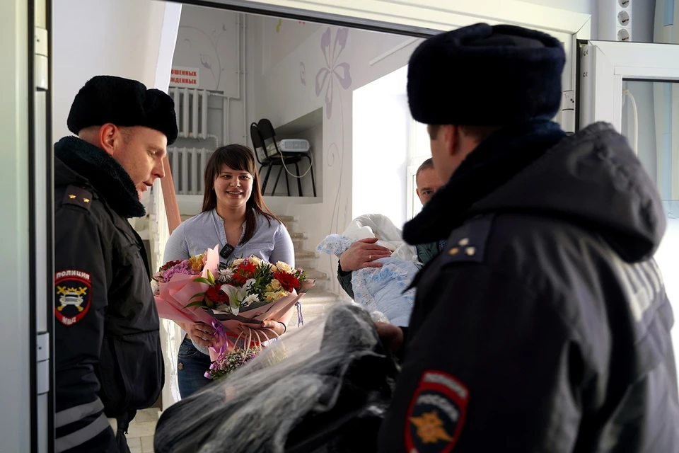 Инспекторы ДПС отвезли в роддом Липецка беременную женщину из Ельца