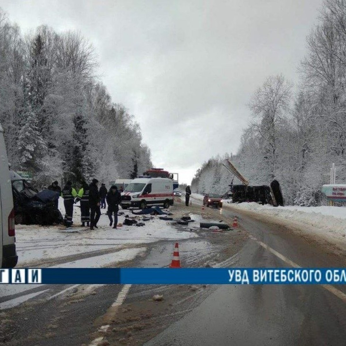 Под Витебском водитель микроавтобуса погиб при столкновении со снегоуборочной  машиной - KP.RU