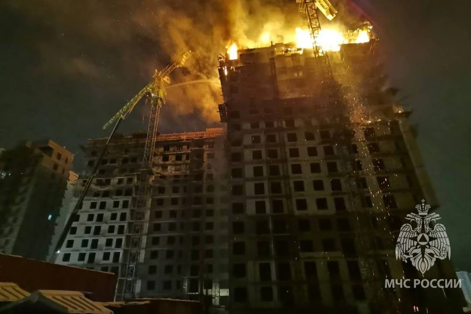 В Иркутске утром 5 марта пожарные потушили строящуюся многоэтажку