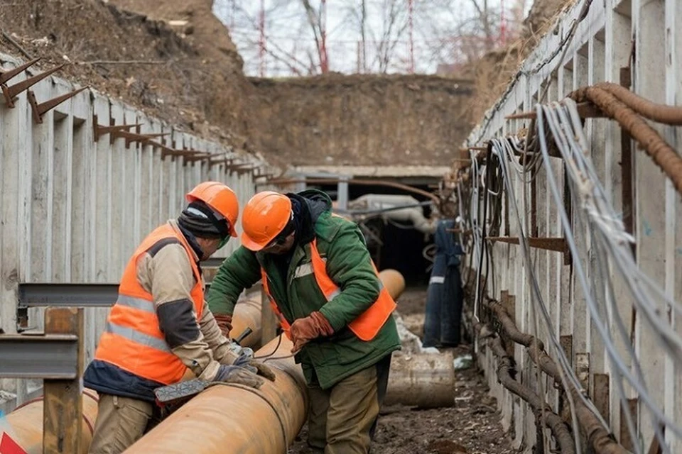Работы проводят московские специалисты в рамках оказания помощи по восстановлению инженерной инфраструктуры города. Фото: «Луганьмедиа»